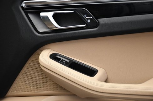 Certified 2021 Porsche Macan image 48