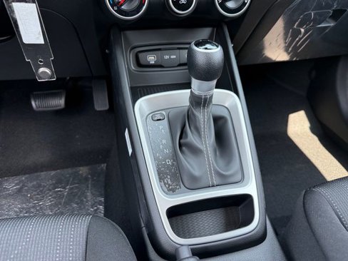 New 2025 Hyundai Venue SE image 17