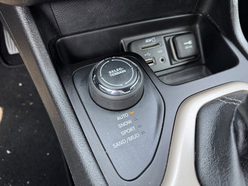 Used 2017 Jeep Cherokee Latitude w/ Trailer Tow Group image 10