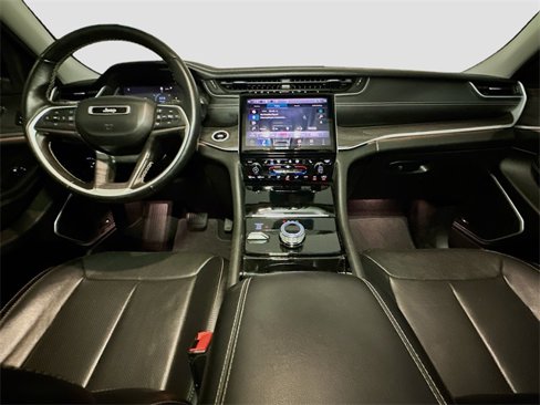 Certified 2022 Jeep Grand Cherokee Limited w/ Luxury Tech Group II image 9