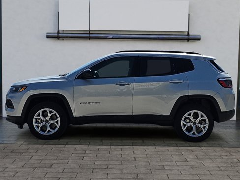 New 2025 Jeep Compass Latitude image 2