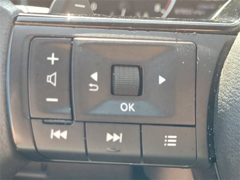 Used 2023 Nissan Rogue SV image 24
