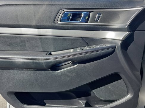 Used 2017 Ford Explorer XLT w/ Equipment Group 202A image 28