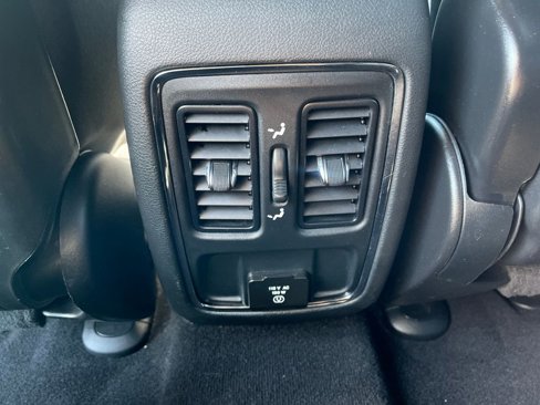 Used 2019 Jeep Grand Cherokee Altitude image 27