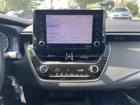 Used 2022 Toyota Corolla LE image 17