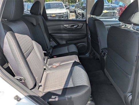 Used 2017 Nissan Rogue SV w/ SV Premium Package image 12
