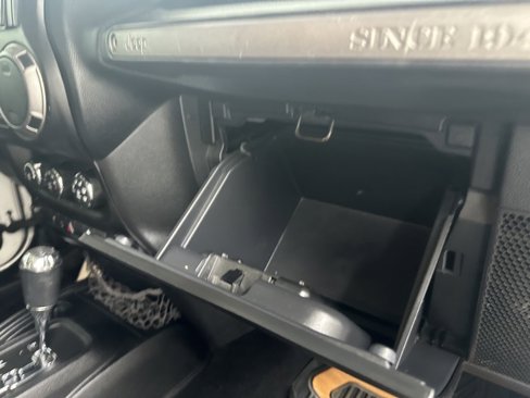 Used 2013 Jeep Wrangler Unlimited Sport image 11
