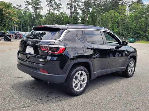 New 2025 Jeep Compass Latitude image 13