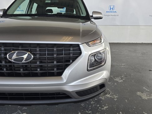 Used 2024 Hyundai Venue SE image 17