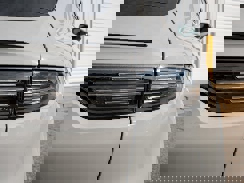 Certified 2022 Porsche Cayenne Platinum Edition image 17