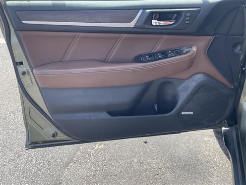 Used 2019 Subaru Outback 2.5i Touring w/ Popular Package #3A image 7