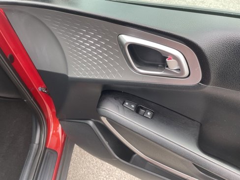 Used 2023 Kia Soul LX w/ LX Technology Package image 40