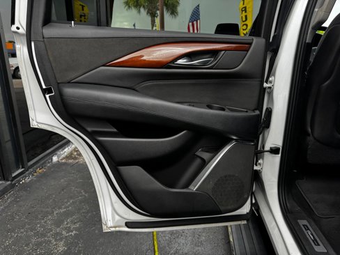 Used 2016 Cadillac Escalade Premium image 23