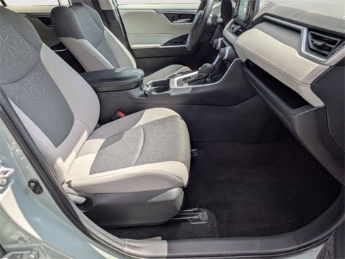 Used 2021 Toyota RAV4 XLE image 27