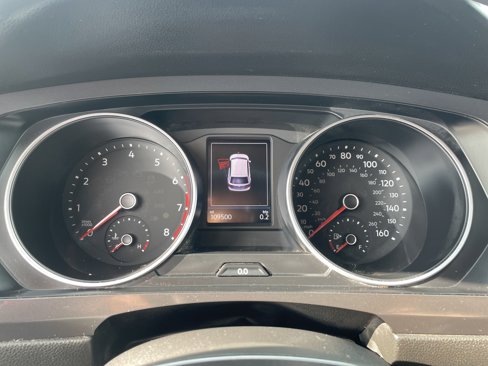 Used 2019 Volkswagen Tiguan S image 11