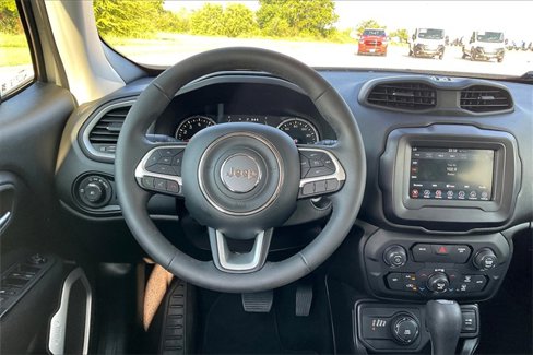Used 2019 Jeep Renegade Latitude image 5