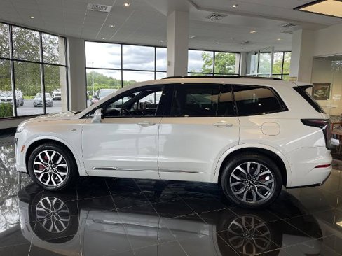 Certified 2022 Cadillac XT6 Sport w/ Technology Package image 3