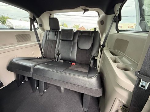 Used 2019 Dodge Grand Caravan SXT w/ Driver Convenience Group image 27
