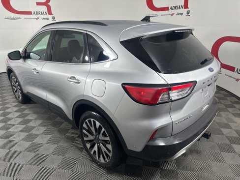 Used 2020 Ford Escape Titanium image 4