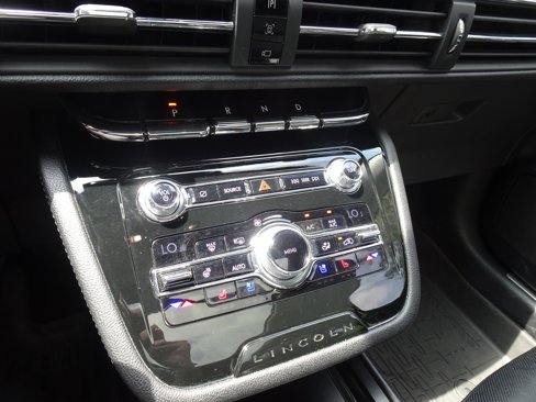 Used 2020 Lincoln Corsair Reserve w/ Equipment Group 201A image 25