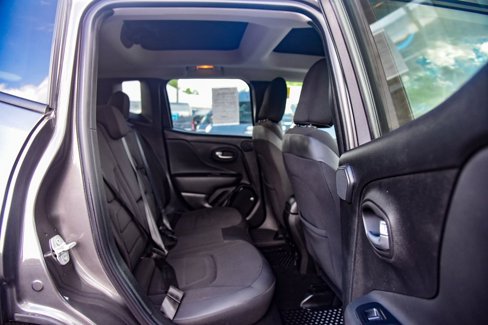 Used 2016 Jeep Renegade Latitude image 11