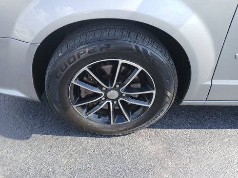 Used 2016 Dodge Grand Caravan SE image 4