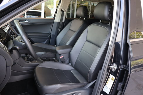 Used 2021 Volkswagen Tiguan SE image 2