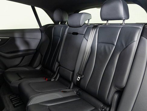 Used 2019 Audi Q8 Premium image 7