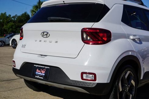 Used 2023 Hyundai Venue SEL image 6
