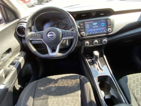 Used 2023 Nissan Kicks SV image 2