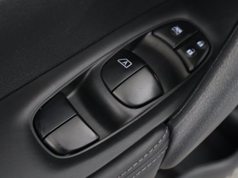 Used 2018 Nissan Rogue S image 33