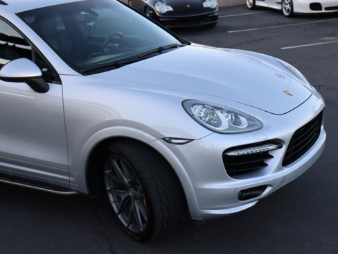 Used 2013 Porsche Cayenne Turbo image 10