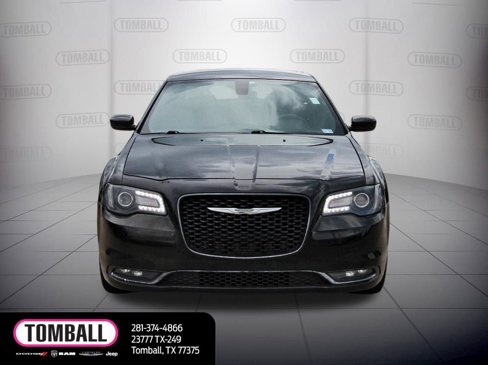 Used 2017 Chrysler 300 S image 2
