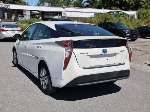 Used 2017 Toyota Prius Four image 2