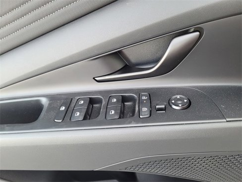 New 2025 Hyundai Elantra SEL image 22