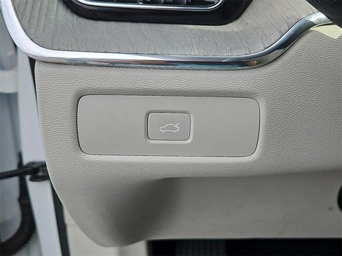Used 2023 Volvo XC60 B5 Plus w/ Climate Package image 21
