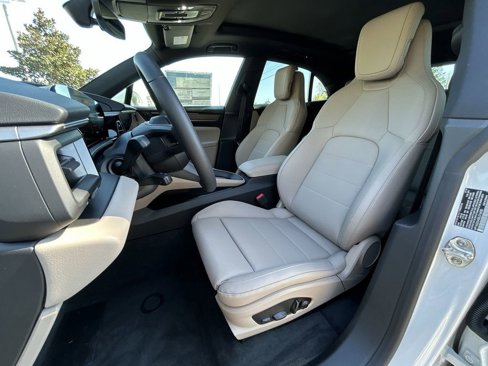 New 2025 Porsche Macan Electric image 15