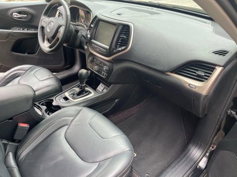 Used 2017 Jeep Cherokee Limited image 14