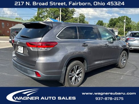 Used 2018 Toyota Highlander LE image 7