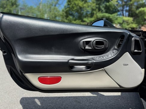 Used 1999 Chevrolet Corvette Convertible w/ Memory Pkg image 10