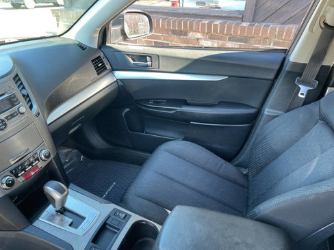 Used 2010 Subaru Outback 2.5i Premium image 9