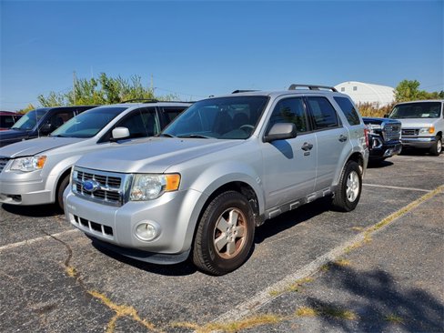 Used 2011 Ford Escape XLT image 2