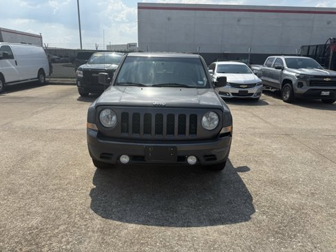 Used 2017 Jeep Patriot Latitude image 2