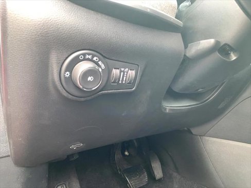 New 2025 Jeep Compass Latitude w/ Sun and Sound Group image 12