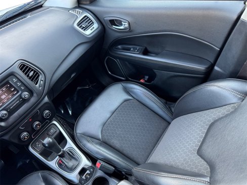 Used 2018 Jeep Compass Latitude image 16