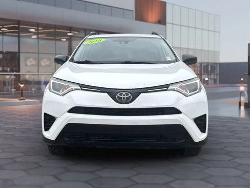 Used 2018 Toyota RAV4 LE image 2