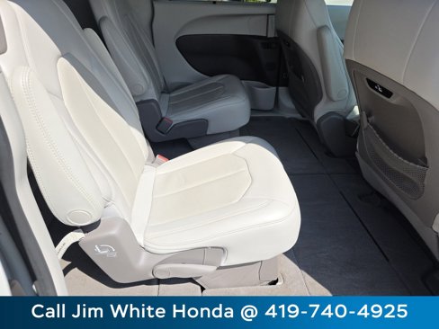 Used 2021 Chrysler Pacifica Touring-L w/ Premium & Safety Sphere Group image 22