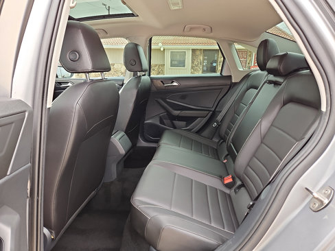 Used 2024 Volkswagen Jetta SE image 8