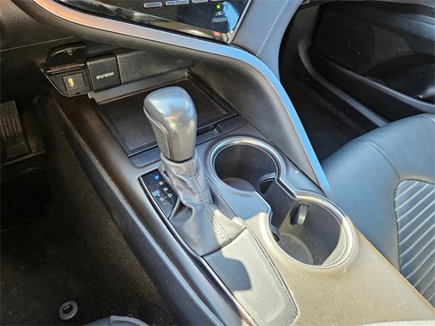 Used 2021 Toyota Camry SE image 10