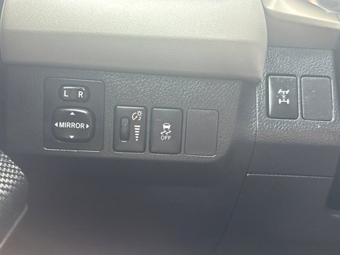 Used 2015 Toyota RAV4 LE image 29
